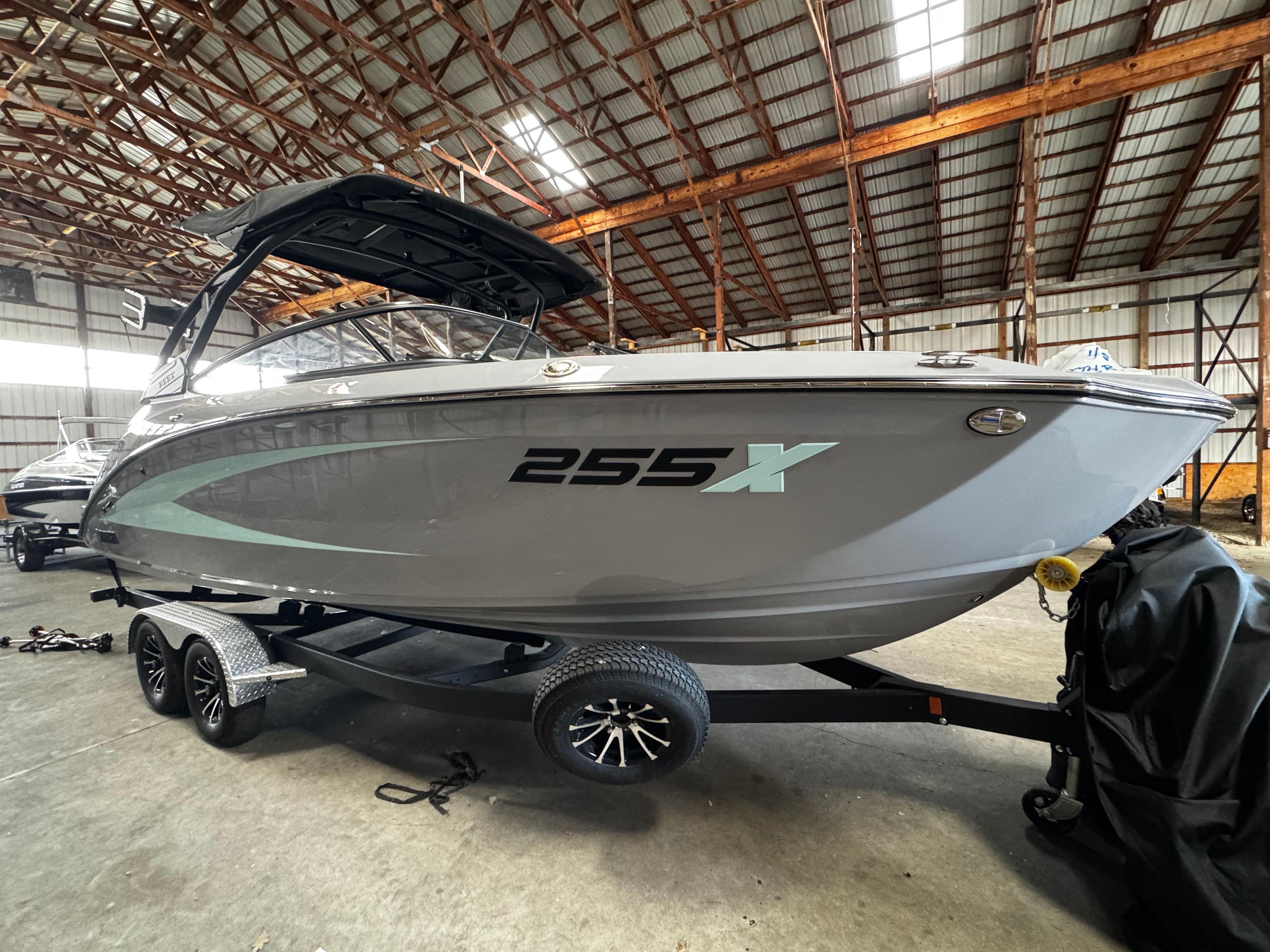 Official stock photo of the 2026 Yamaha 255XD in Dolphin Gray