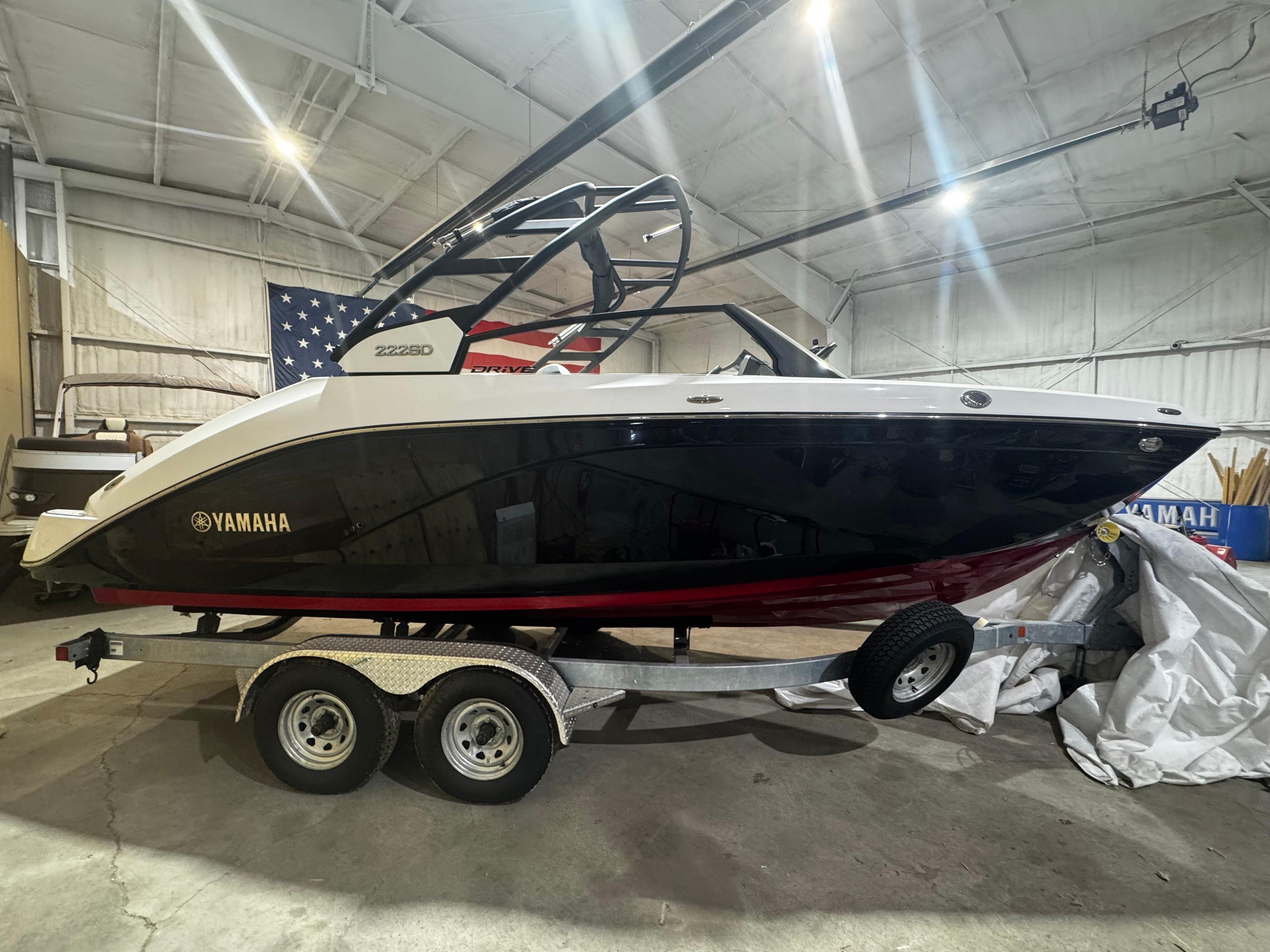 Black 2025 Yamaha 222SD closeout jet boat